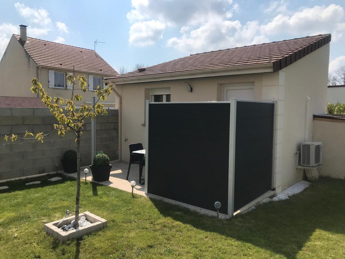 Maisonnette Independante Homestay Chartres